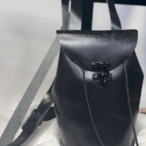 Hopper Mini Backpack sidebody bag Cafe Con chisme black leather