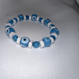 Howlite and Evil Eye Protection Whie and Blue beaded bracelet. Cafe Con Chisme